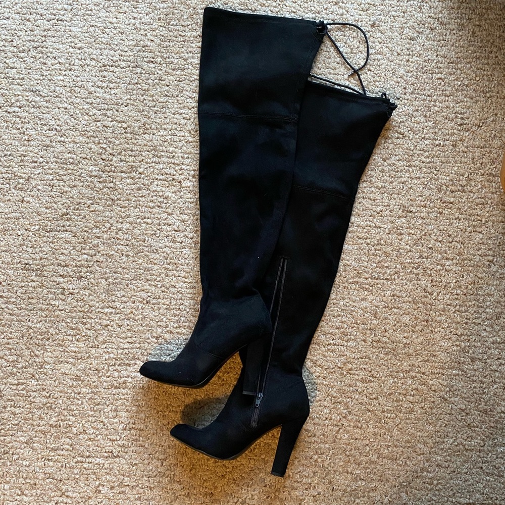 Knee High Heels in Black Velvet